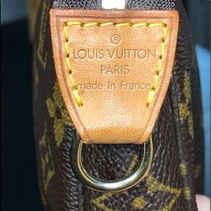 LV Pochette